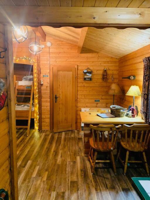 Honeybear Hideaway Cabin Hayward Exterior photo